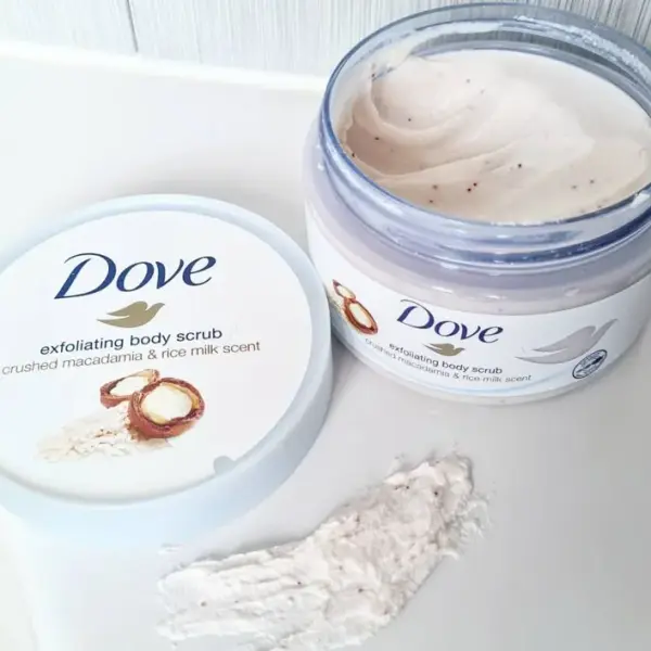 Dove Exfoliating Scrub – Crushed Macadamia & Rice Milk Scent