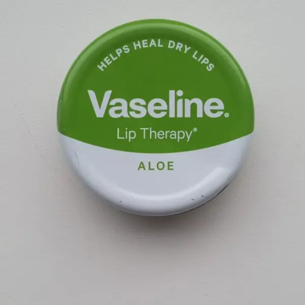 Vaseline Aloe Lip Therapy