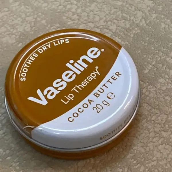 Vaseline Cocoa Butter Lip Therapy